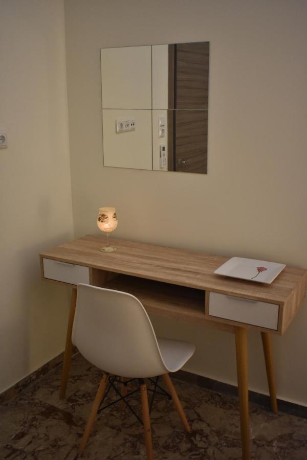 Chrysafenia & Leandros Downtown Apartment