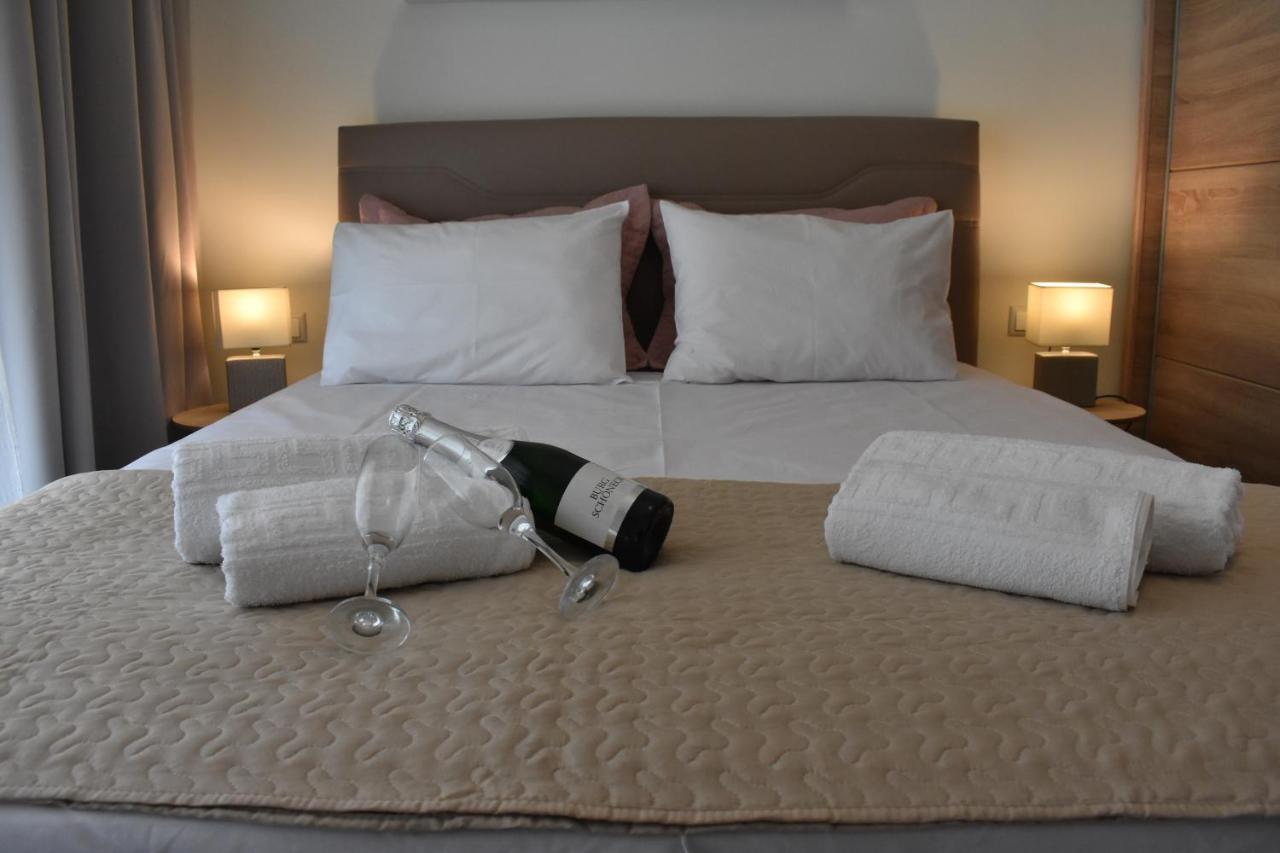 Chrysafenia & Leandros Downtown Apartment *